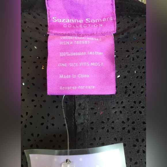 💖🌸 See new listing 🌺💜 Suzanne Somers Black Laser Cut Leather Cape Poncho - Picture 12 of 15